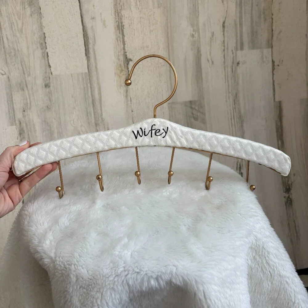 ♦️4/$25 Wifey White Padded Bridal Hanger Gold Tone Hardware Jewelry | Belts